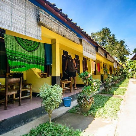 Adelya Homestay Praya Exterior foto